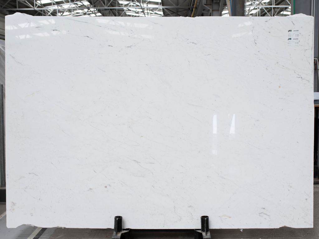 Slab of vox marble with delicate veins as an idea for kitchen countertop